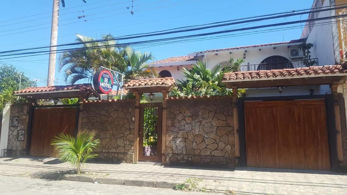 Hotel El Super 8 Santa Cruz de La Sierra Luaran gambar
